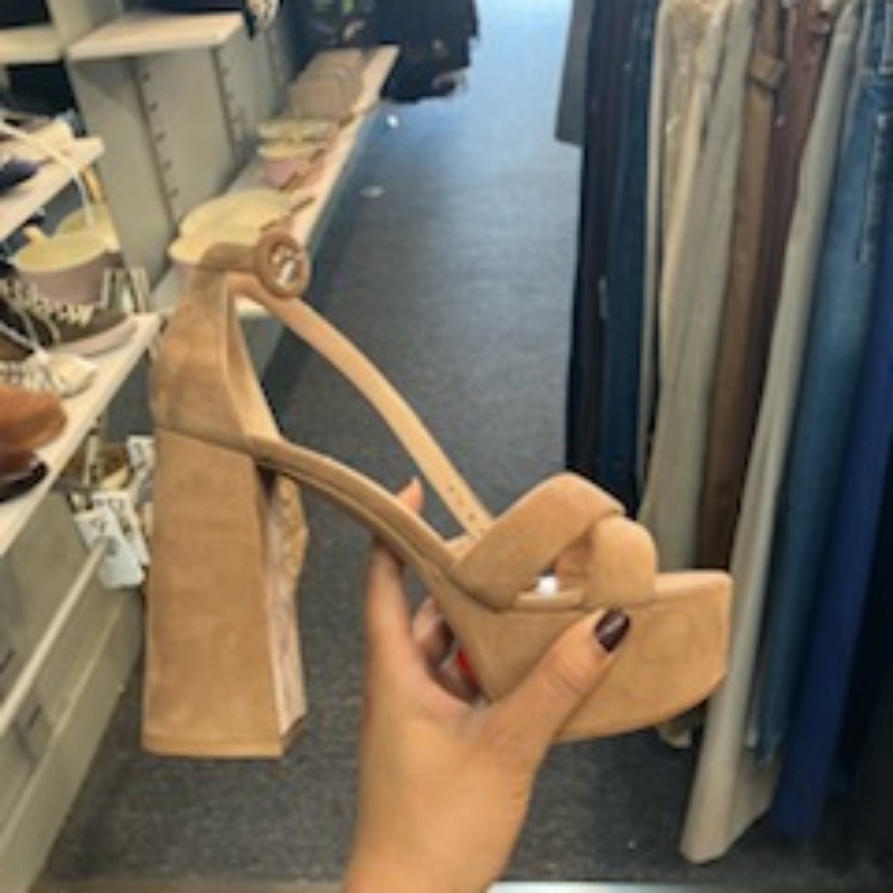 Sz 37.5, 38.5, 39 and 39.5 NIB $1195 Gianvito Rossi sandals